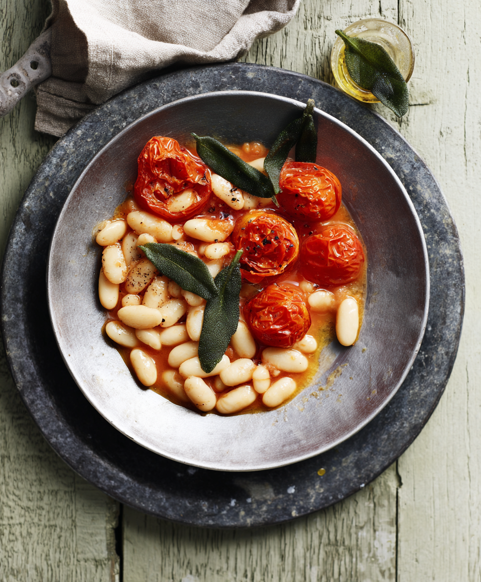 Cremige Cannellini-Bohnen mit Salbei & Ofentomaten